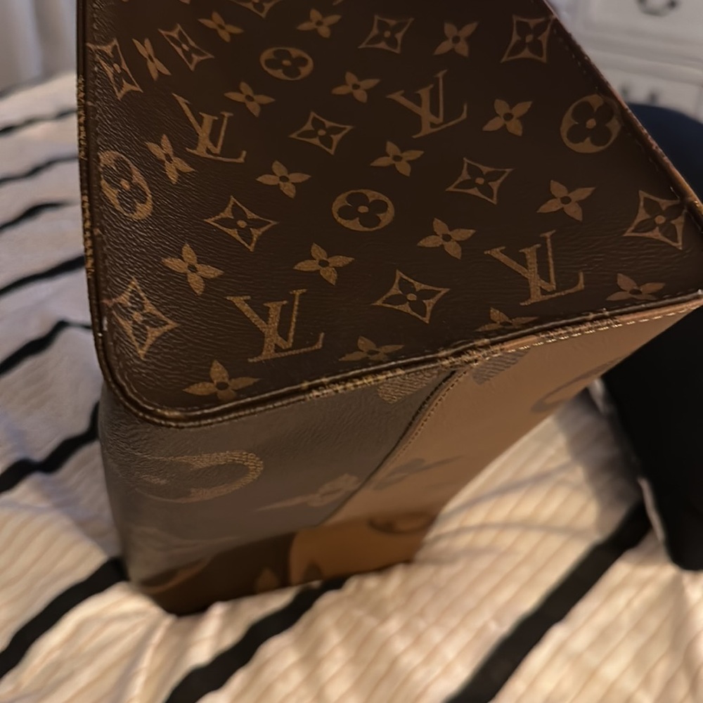 Authentic Louis Vuitton will ship with box and store bag - Picture 10 of 15